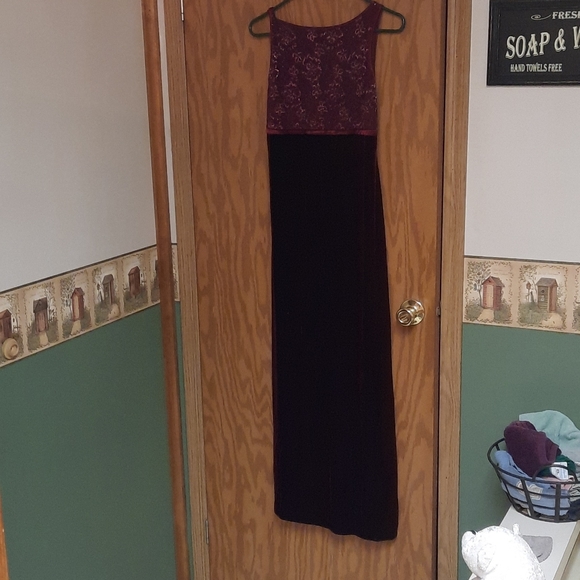 Red Velvet Dress - Picture 1 of 3